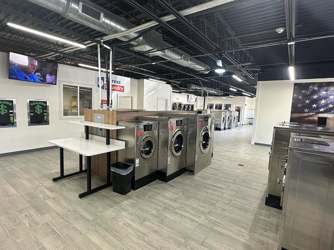 Xpress Laundry inside view in Hannibal, MO